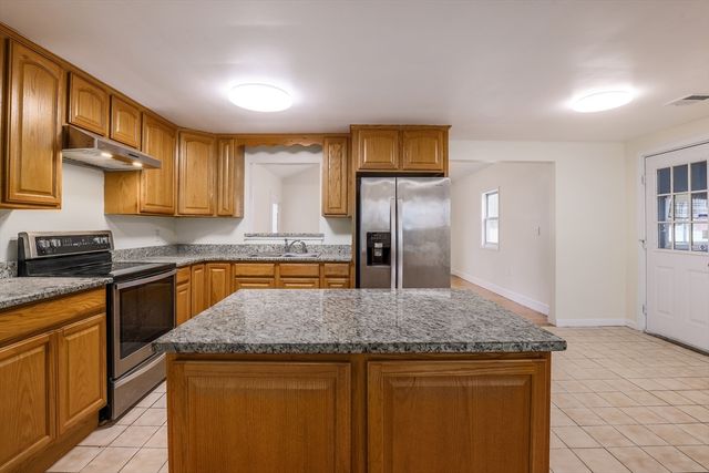 8 Leonard Dr, Southborough, MA 01772