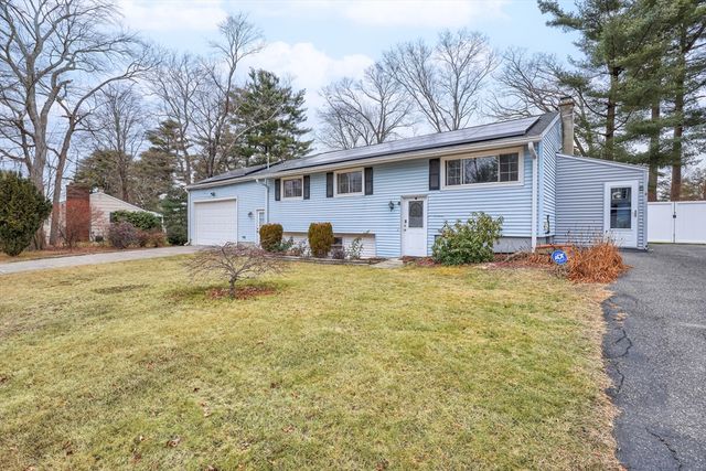 8 Leonard Dr, Southborough, MA 01772