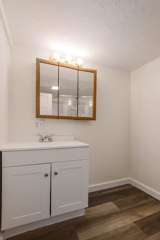 8 Leonard Dr, Southborough, MA 01772