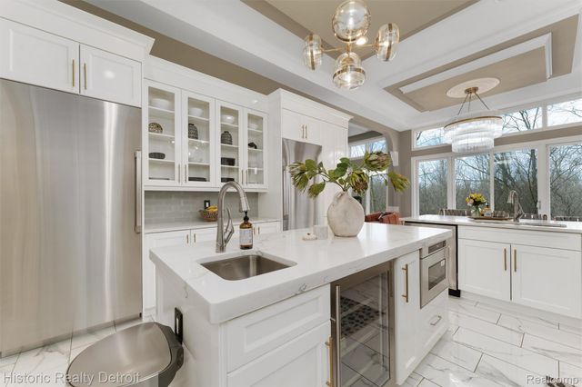 5695 N Branford Drive N, West Bloomfield Charter Township, MI 48322