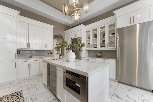 5695 N Branford Drive N, West Bloomfield Charter Township, MI 48322