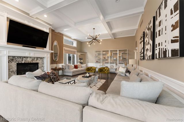 5695 N Branford Drive N, West Bloomfield Charter Township, MI 48322