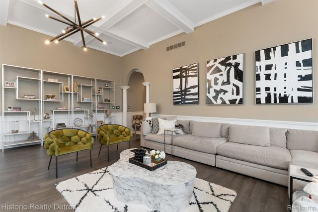 5695 N Branford Drive N, West Bloomfield Charter Township, MI 48322