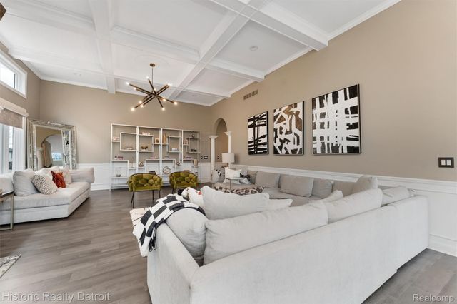 5695 N Branford Drive N, West Bloomfield Charter Township, MI 48322