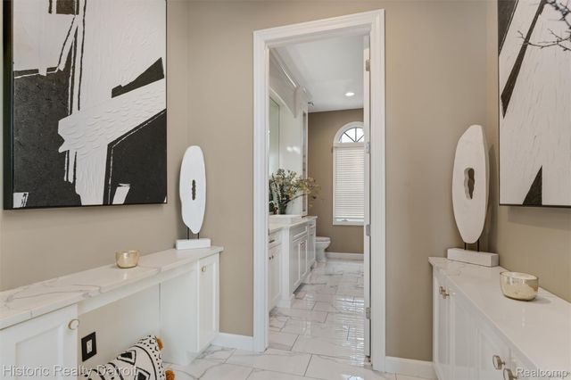 5695 N Branford Drive N, West Bloomfield Charter Township, MI 48322