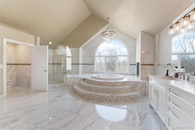 5695 N Branford Drive N, West Bloomfield Charter Township, MI 48322