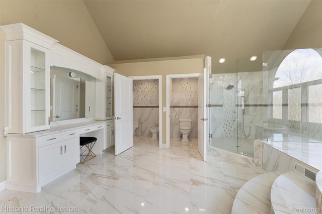 5695 N Branford Drive N, West Bloomfield Charter Township, MI 48322