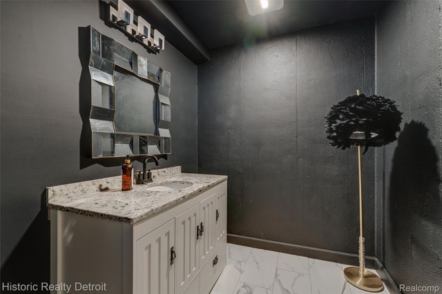 5695 N Branford Drive N, West Bloomfield Charter Township, MI 48322