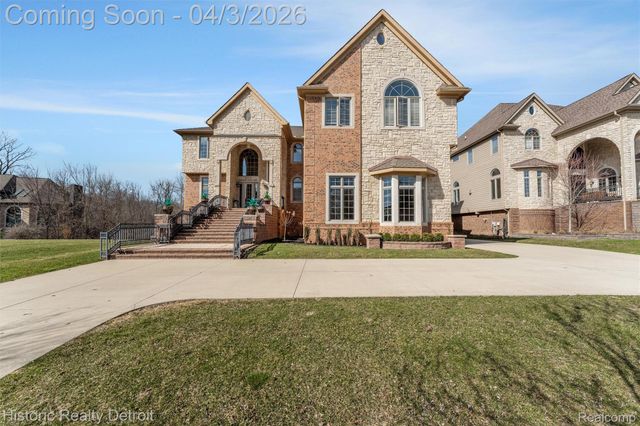 5695 N Branford Drive N, West Bloomfield Charter Township, MI 48322