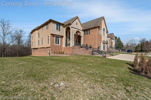 5695 N Branford Drive N, West Bloomfield Charter Township, MI 48322