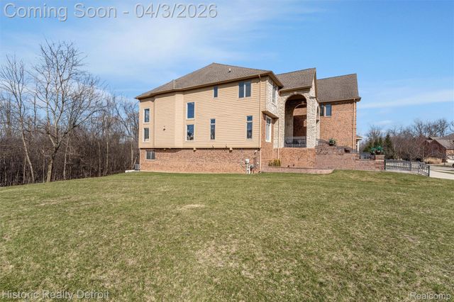 5695 N Branford Drive N, West Bloomfield Charter Township, MI 48322