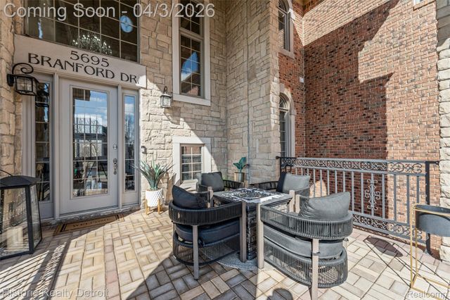 5695 N Branford Drive N, West Bloomfield Charter Township, MI 48322