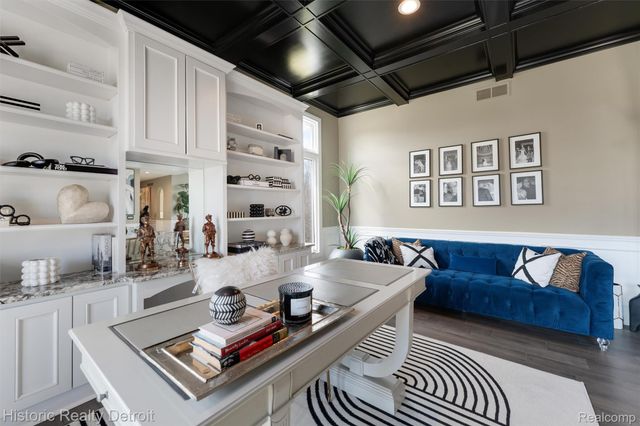 5695 N Branford Drive N, West Bloomfield Charter Township, MI 48322