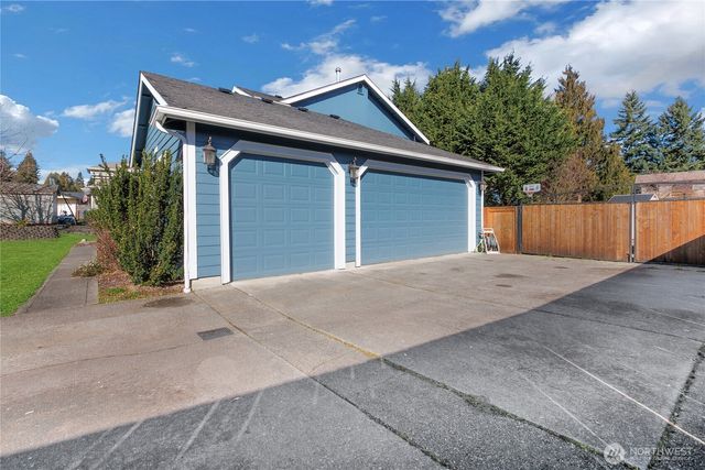 18025 26th Street Ct E, Lake Tapps, WA 98391