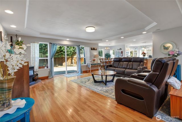 18025 26th Street Ct E, Lake Tapps, WA 98391