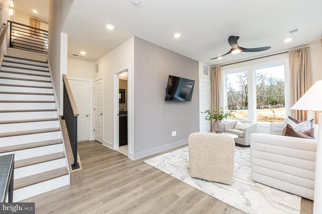 11585 PATRIOTIC LN, Reston, VA 20190