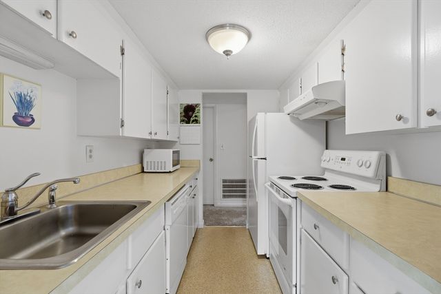 25 Jessica Dr A, Stoughton, MA 02072