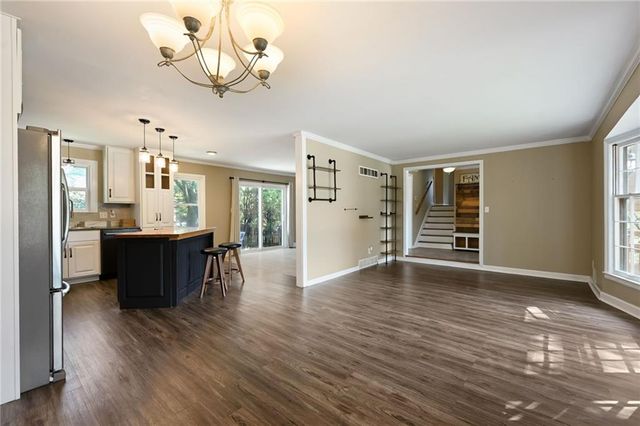 2008 W 84th Street, Leawood, KS 66206