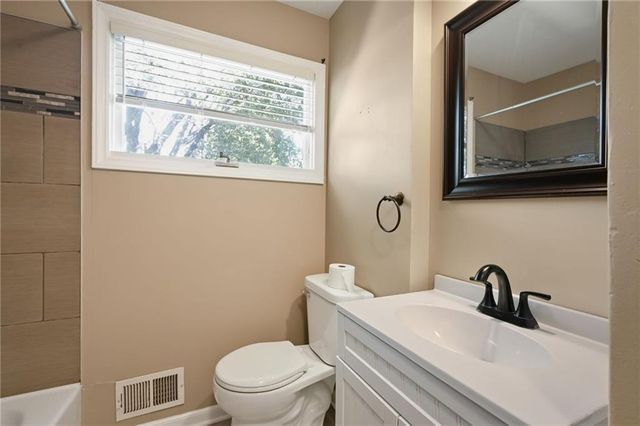 2008 W 84th Street, Leawood, KS 66206