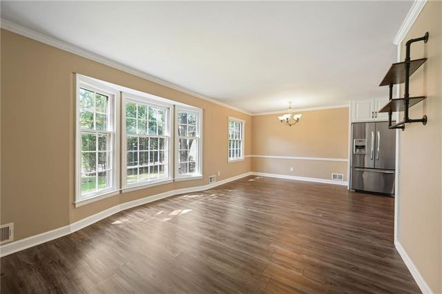 2008 W 84th Street, Leawood, KS 66206