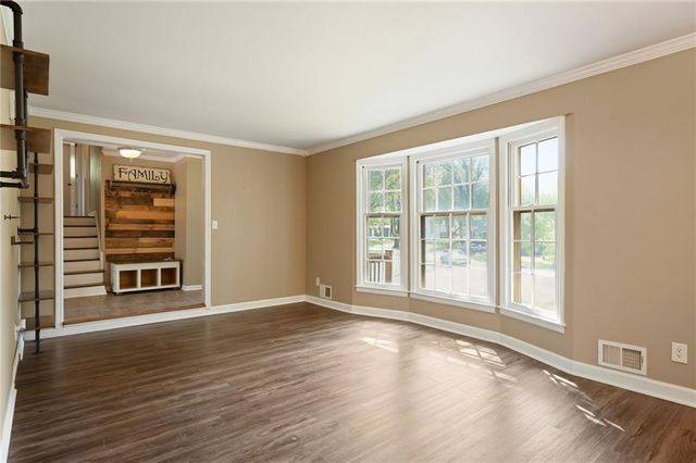 2008 W 84th Street, Leawood, KS 66206