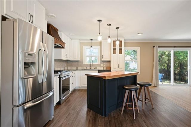 2008 W 84th Street, Leawood, KS 66206