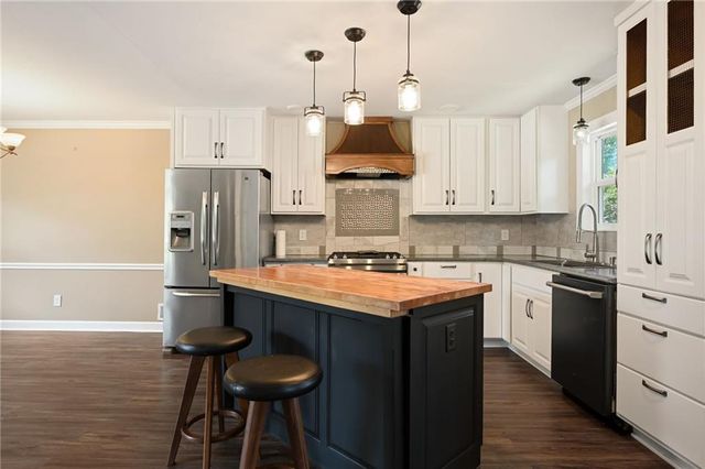 2008 W 84th Street, Leawood, KS 66206