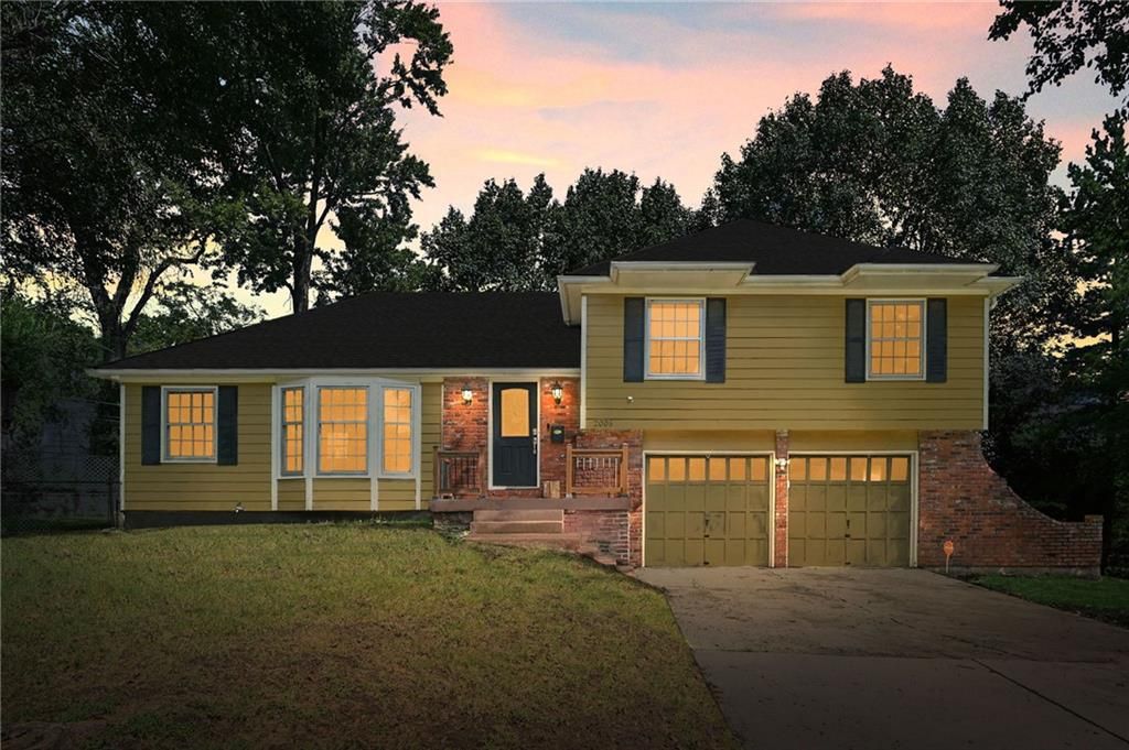 2008 W 84th Street, Leawood, KS 66206