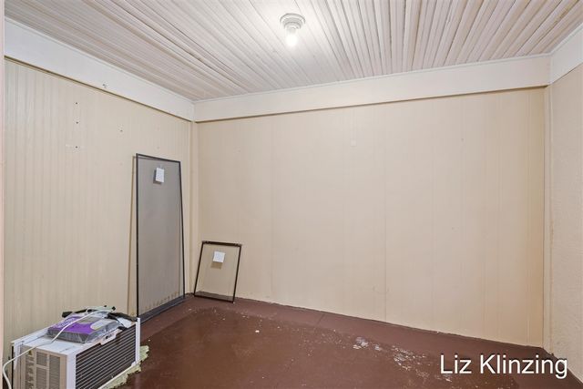 2324 Madison Avenue, Grand Rapids, MI 49507