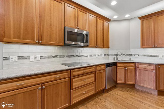 3333 Nell Rose Court, Royal Oak, MI 48073