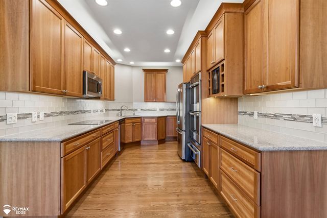 3333 Nell Rose Court, Royal Oak, MI 48073