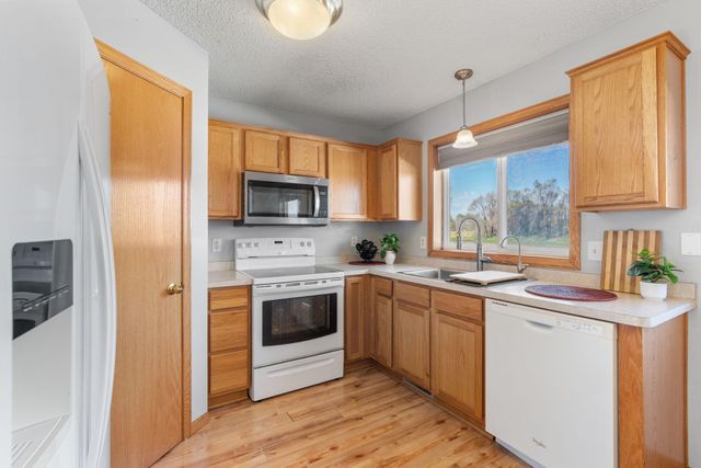 4052 Blakewood Drive, Shakopee, MN 55379