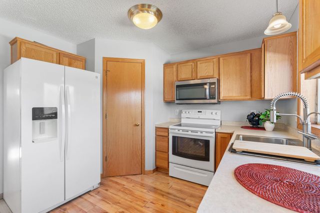 4052 Blakewood Drive, Shakopee, MN 55379