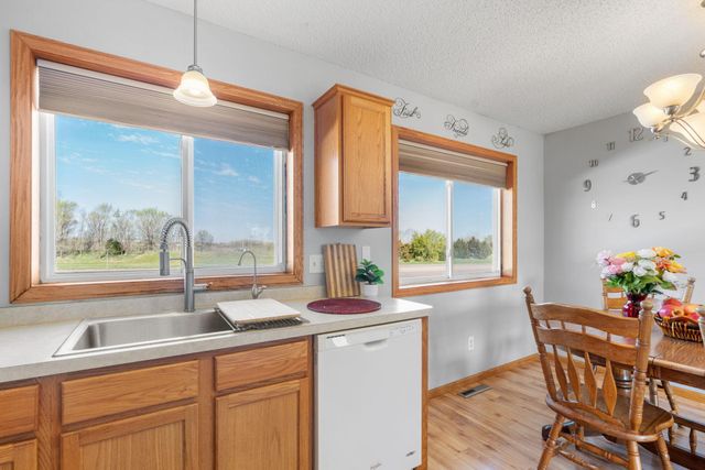4052 Blakewood Drive, Shakopee, MN 55379
