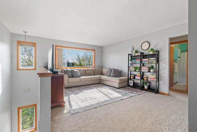 4052 Blakewood Drive, Shakopee, MN 55379