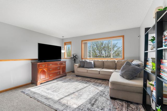 4052 Blakewood Drive, Shakopee, MN 55379