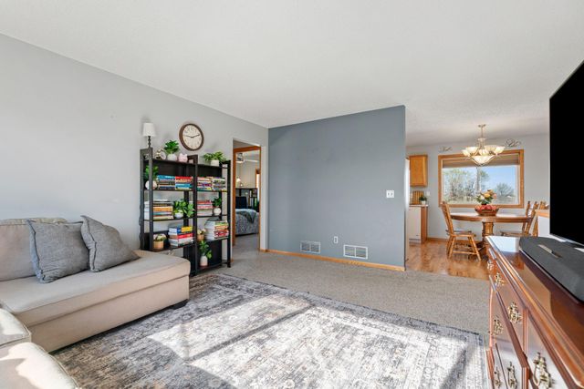 4052 Blakewood Drive, Shakopee, MN 55379