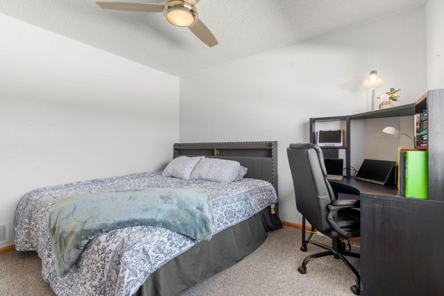 4052 Blakewood Drive, Shakopee, MN 55379