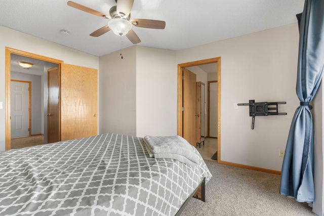4052 Blakewood Drive, Shakopee, MN 55379