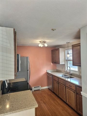 171 Bayberry Hill Ln 171, Leominster, MA 01453