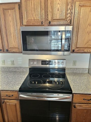 171 Bayberry Hill Ln 171, Leominster, MA 01453