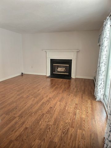 171 Bayberry Hill Ln 171, Leominster, MA 01453