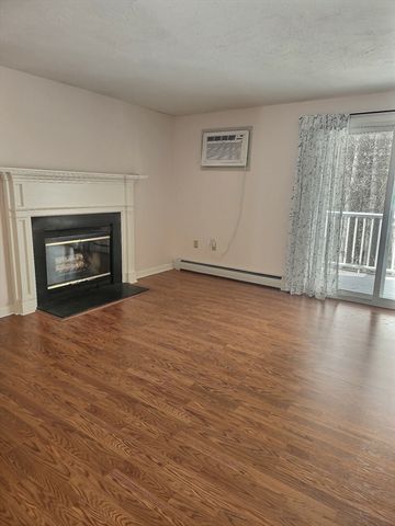 171 Bayberry Hill Ln 171, Leominster, MA 01453