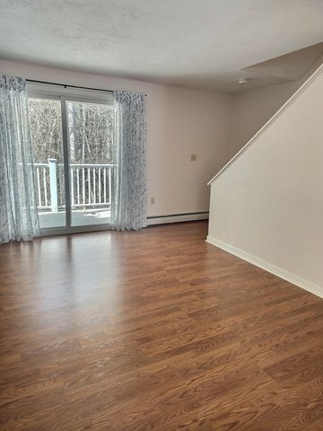 171 Bayberry Hill Ln 171, Leominster, MA 01453