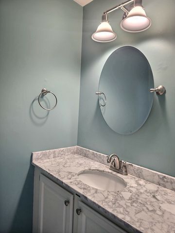 171 Bayberry Hill Ln 171, Leominster, MA 01453