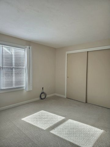 171 Bayberry Hill Ln 171, Leominster, MA 01453