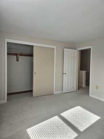 171 Bayberry Hill Ln 171, Leominster, MA 01453