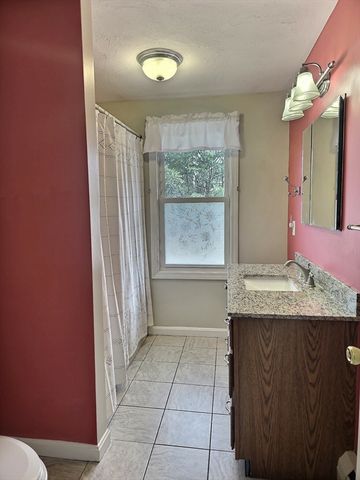 171 Bayberry Hill Ln 171, Leominster, MA 01453