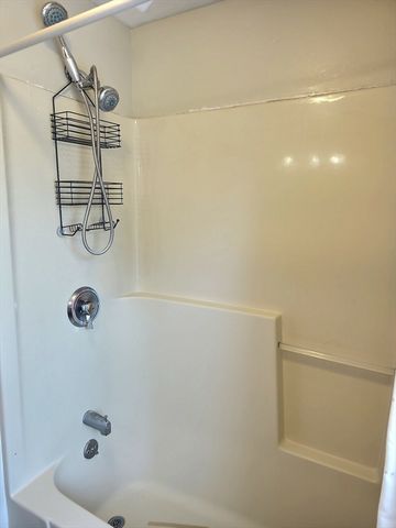 171 Bayberry Hill Ln 171, Leominster, MA 01453