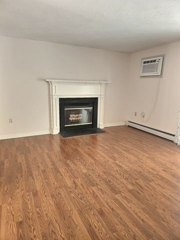 171 Bayberry Hill Ln 171, Leominster, MA 01453